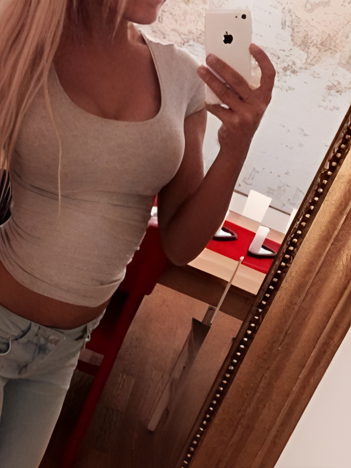 Юлия привлекальеная девушка из Лермонтова цена от 2000 руб