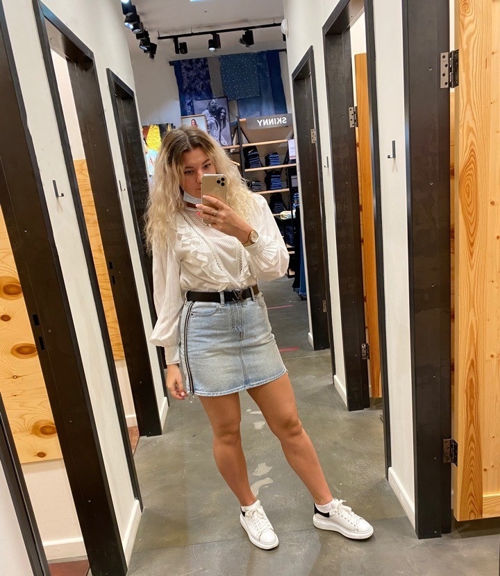 Ирен привлекальеная девушка из Лермонтова цена от 3500 руб