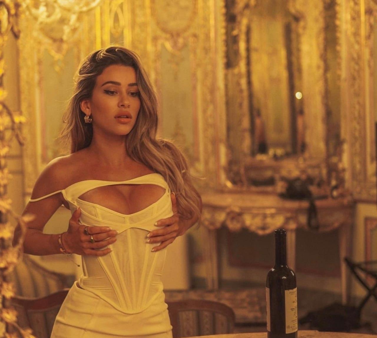 Тася привлекальеная девушка из Лермонтова цена от 4000 руб