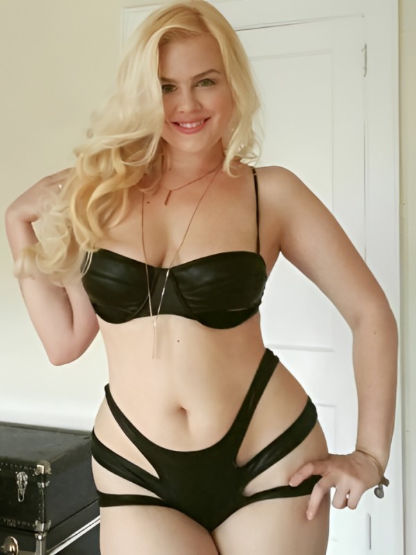 Ангелина привлекательная девушка из Лермонтова цена от 4000 руб